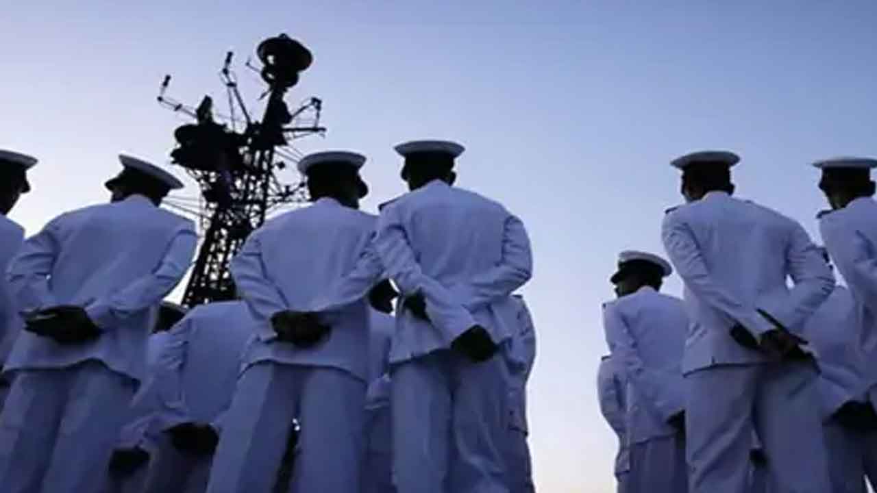 మాజీ నేవీ అధికారులు ఖతార్‌లో నిర్బంధం.. దౌత్యమార్గంలో కలిసిన భారత అధికారులు