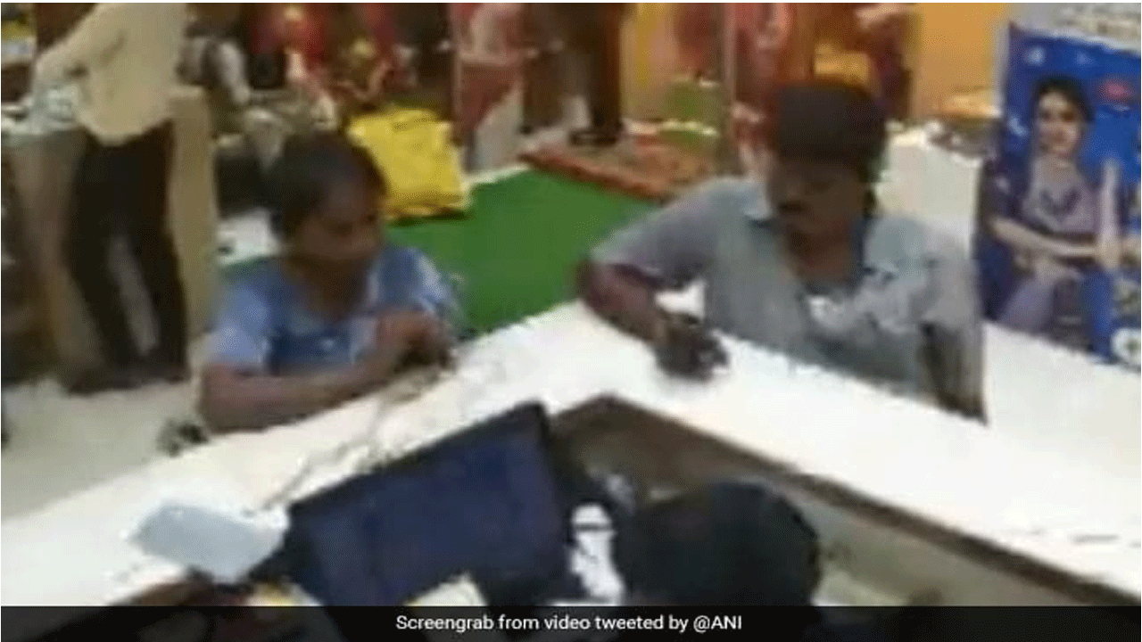 Video | మార్కెట్లో పేలిన హీలియం ట్యాంక్.. ఒకరుమృతి