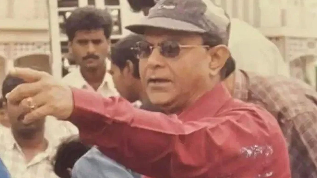 ప్రముఖ బాలీవు‌డ్‌ డైరెక్టర్‌ కన్నుమూత