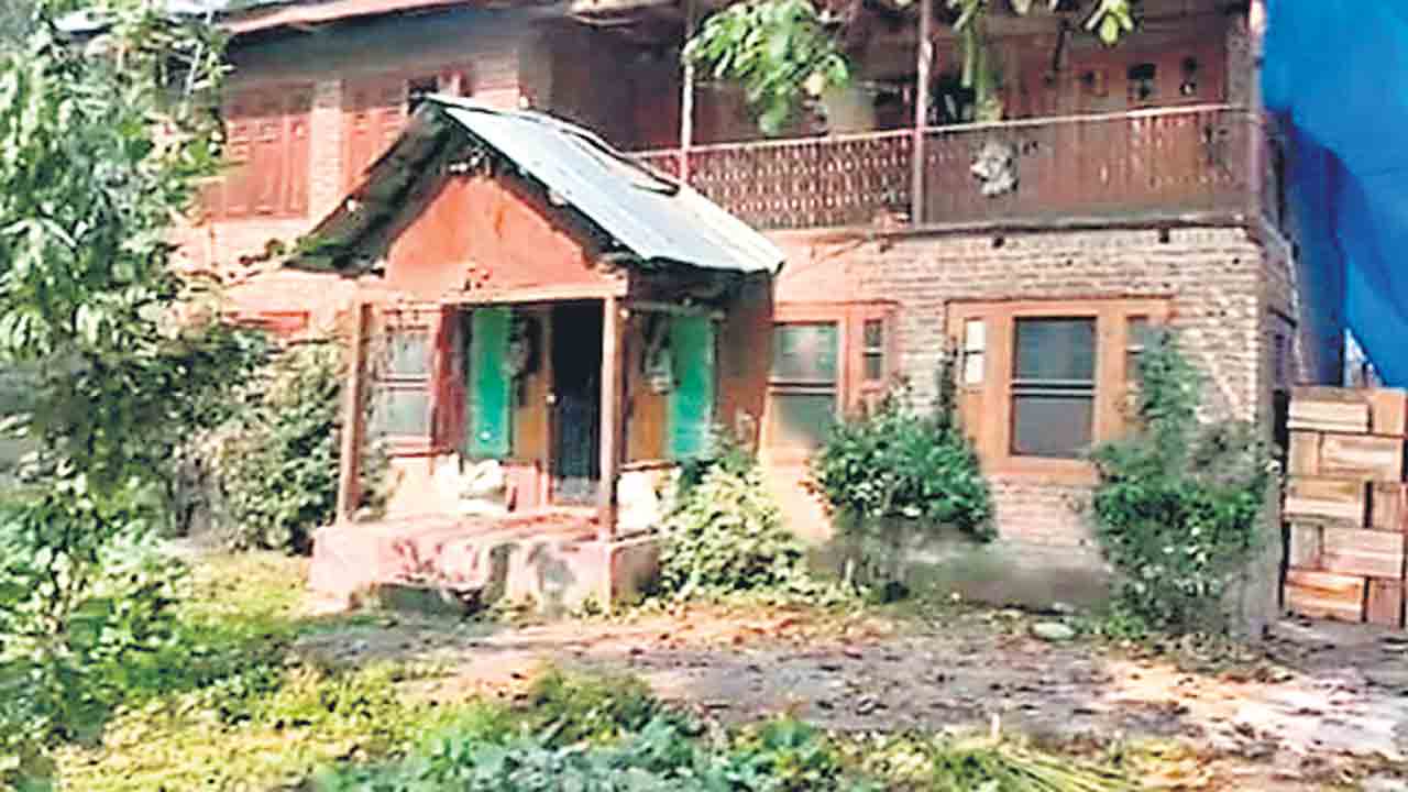 కశ్మీర్‌ లోయను వీడుతున్న పండిట్లు