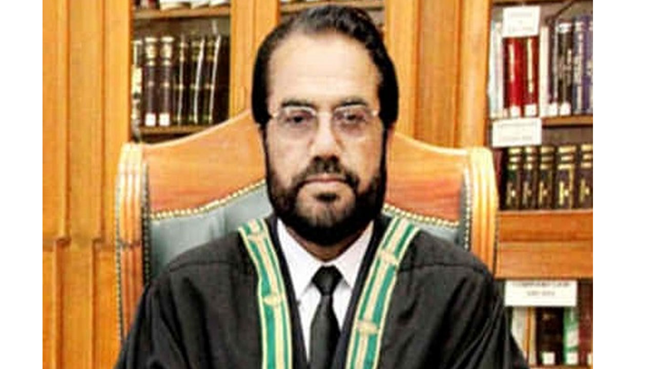 పాక్‌ మాజీ చీఫ్‌ జస్టిస్‌ కాల్చివేత