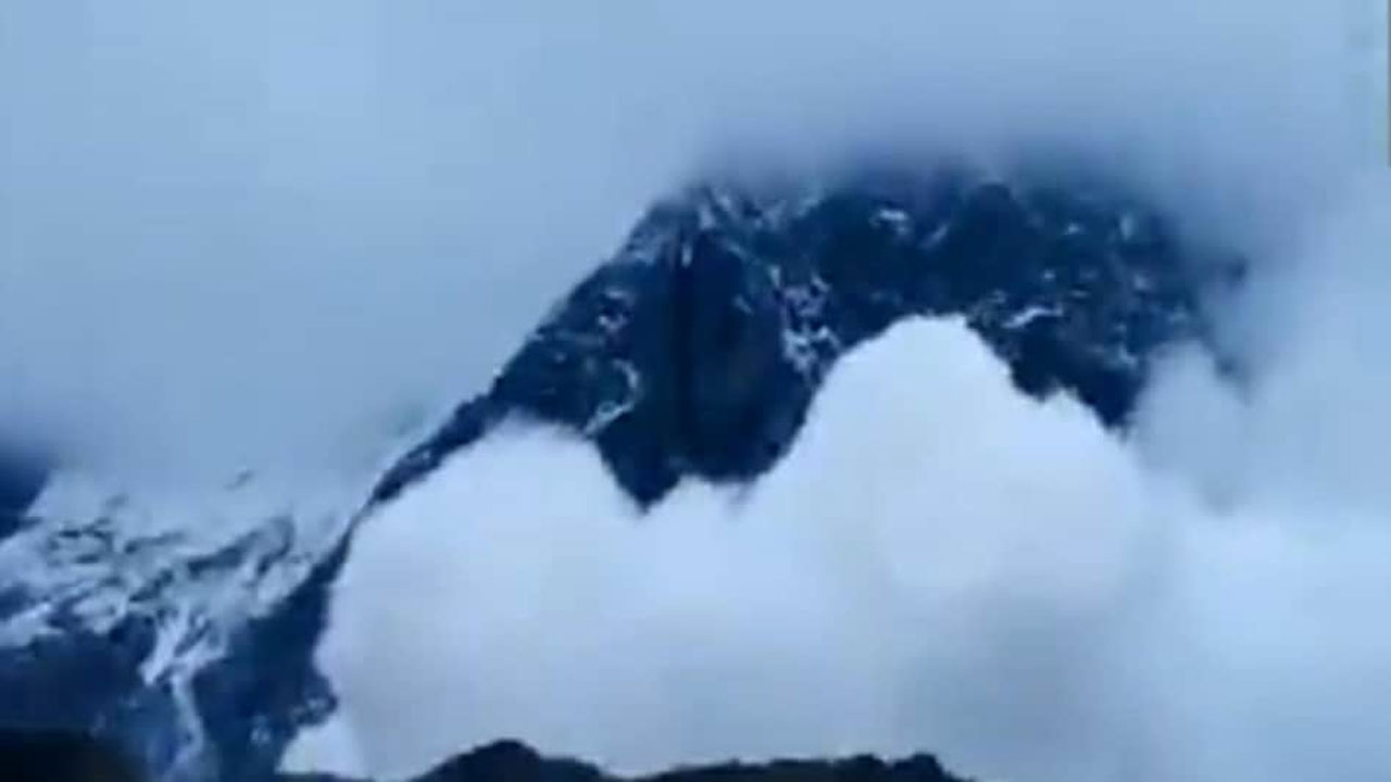 కేదార్‌నాథ్ వ‌ద్ద విరిగిప‌డ్డ మంచుచ‌రియ‌లు.. వీడియో