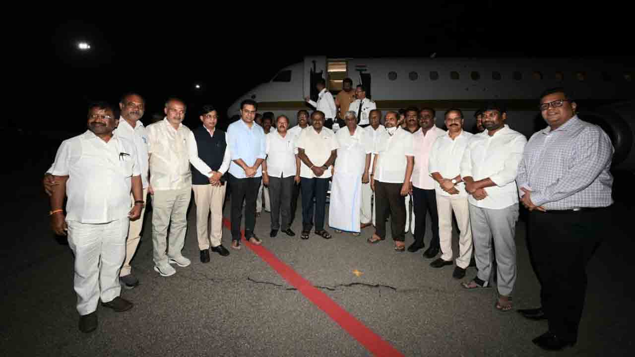 క‌ర్ణాట‌క మాజీ సీఎం కుమార‌స్వామికి మంత్రి కేటీఆర్ స్వాగ‌తం