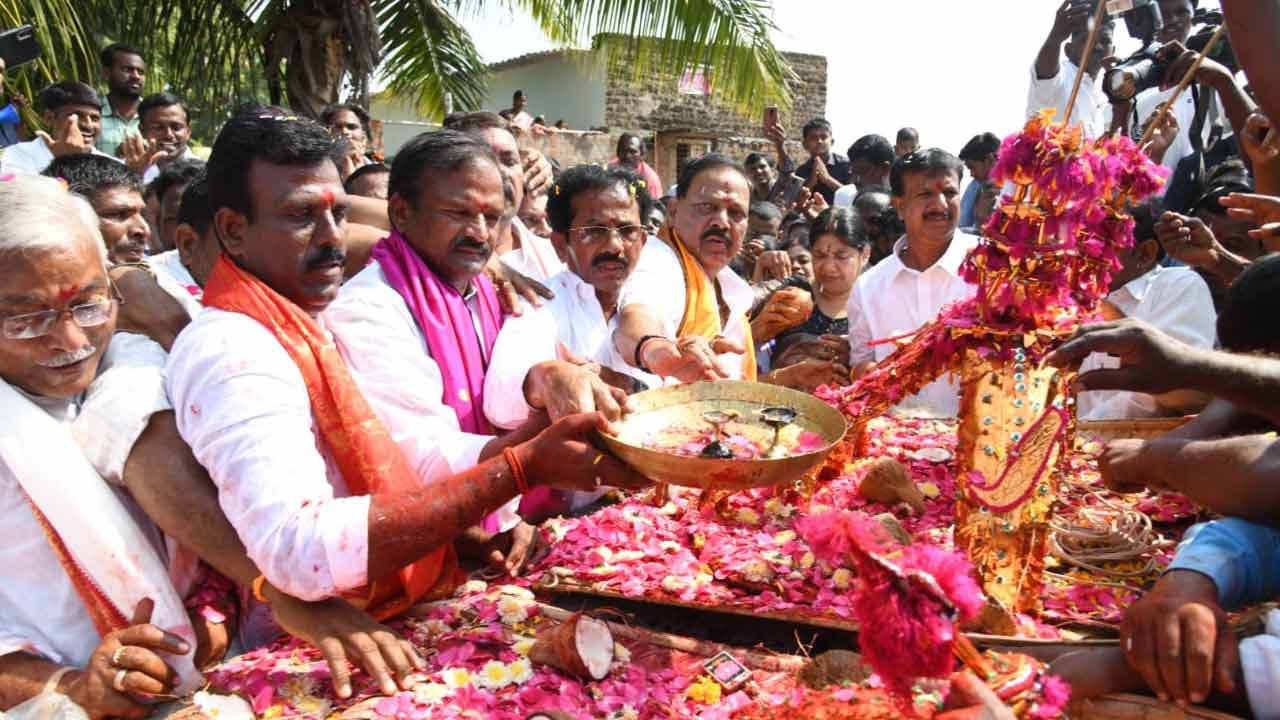భక్త జనసంద్రమైన కురుమూర్తి.. ఘనంగా ఉద్దాల ఉత్సవం