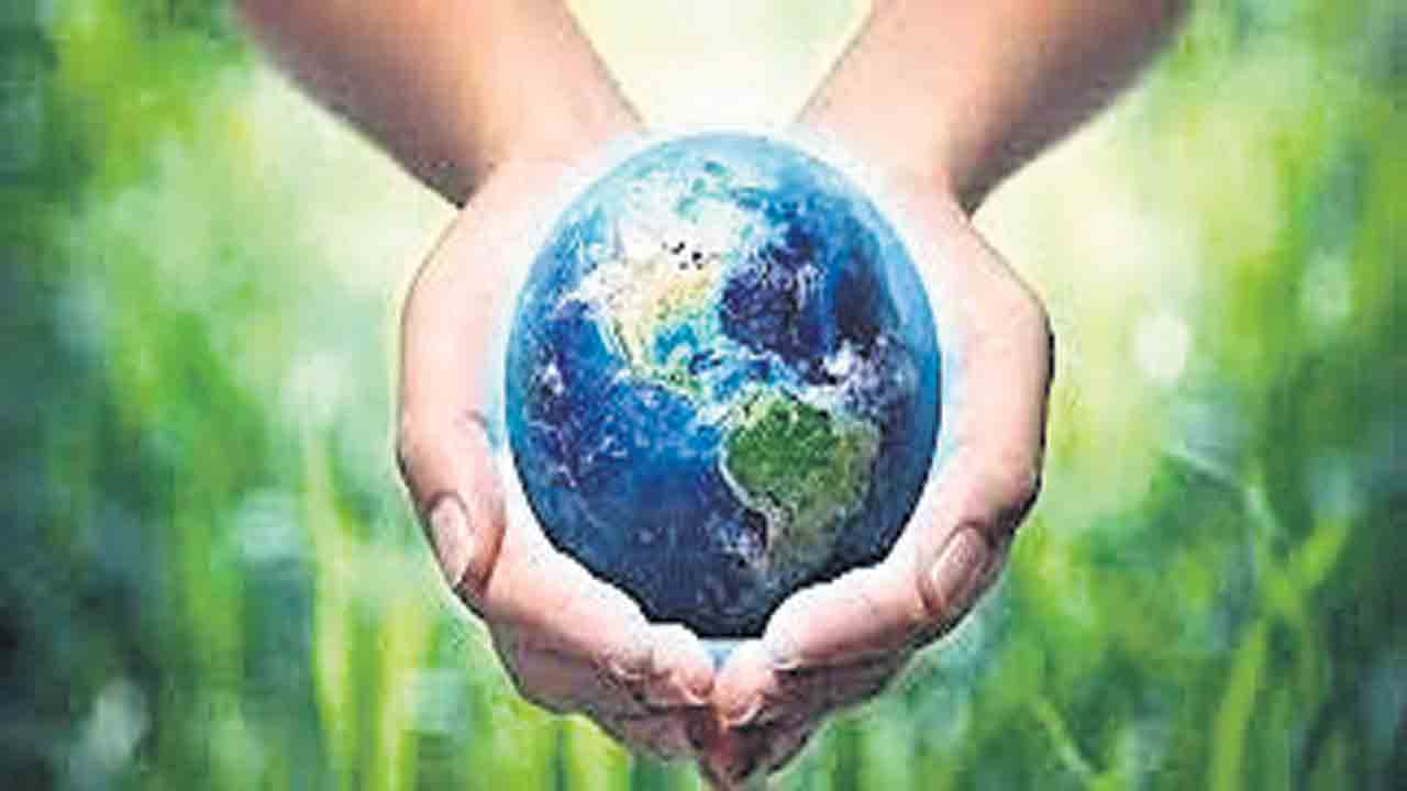 కాలుష్యపు కాటు నుంచి భూమిని కాపాడుకుందాం..