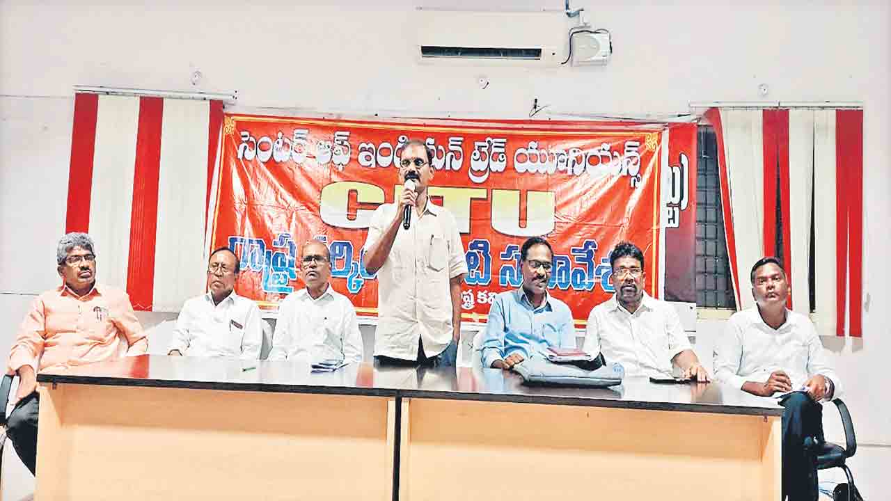 దేశాన్ని లూటీ చేస్తున్న మోదీ సర్కార్‌