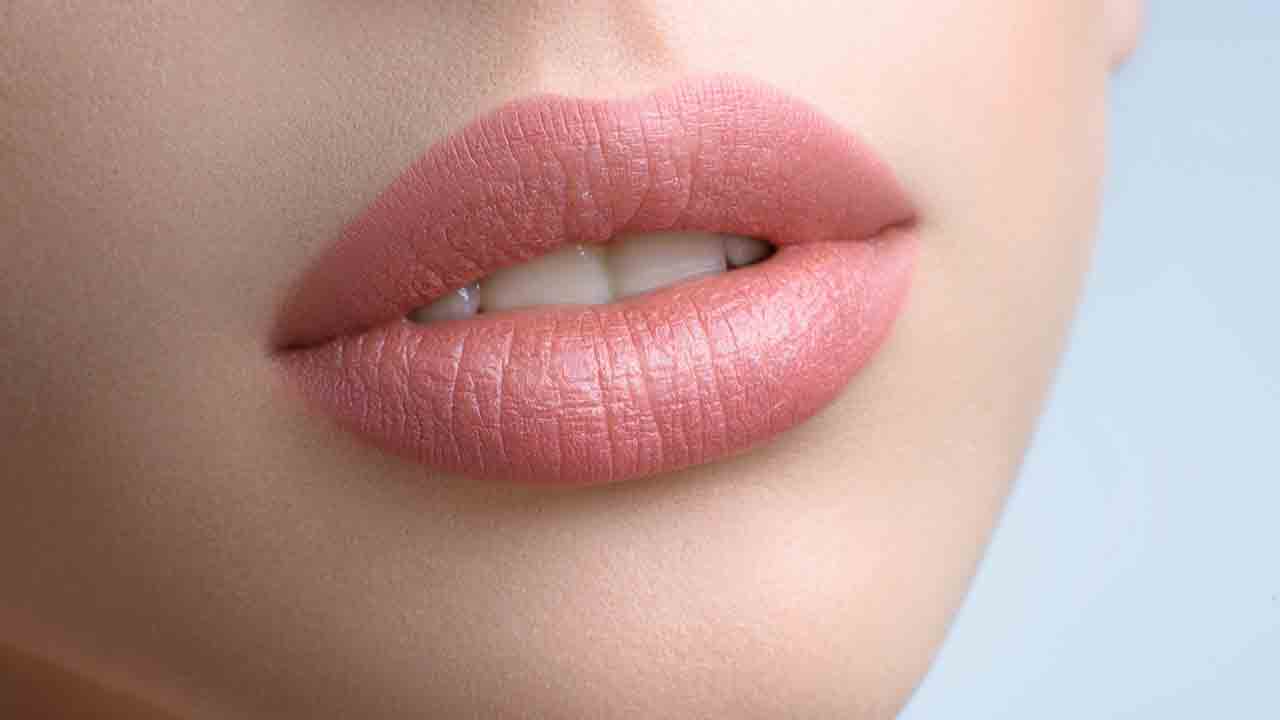 Lip care | చలికాలంలో పెదవులు పగులుతున్నాయా? ఈ టిప్స్ పాటించండి