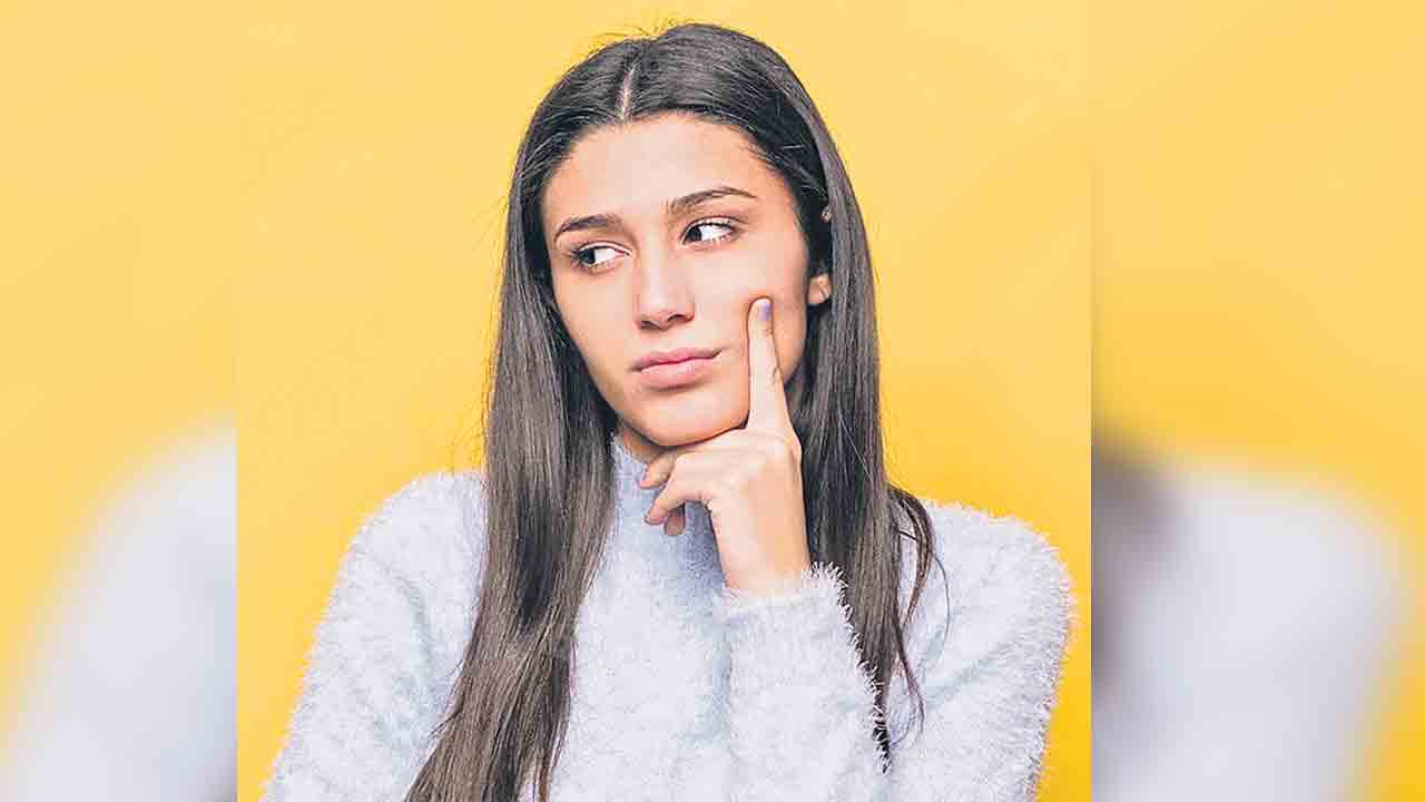 ఇంట్లోవాళ్లకు.. చెప్పాల్నా వద్దా?