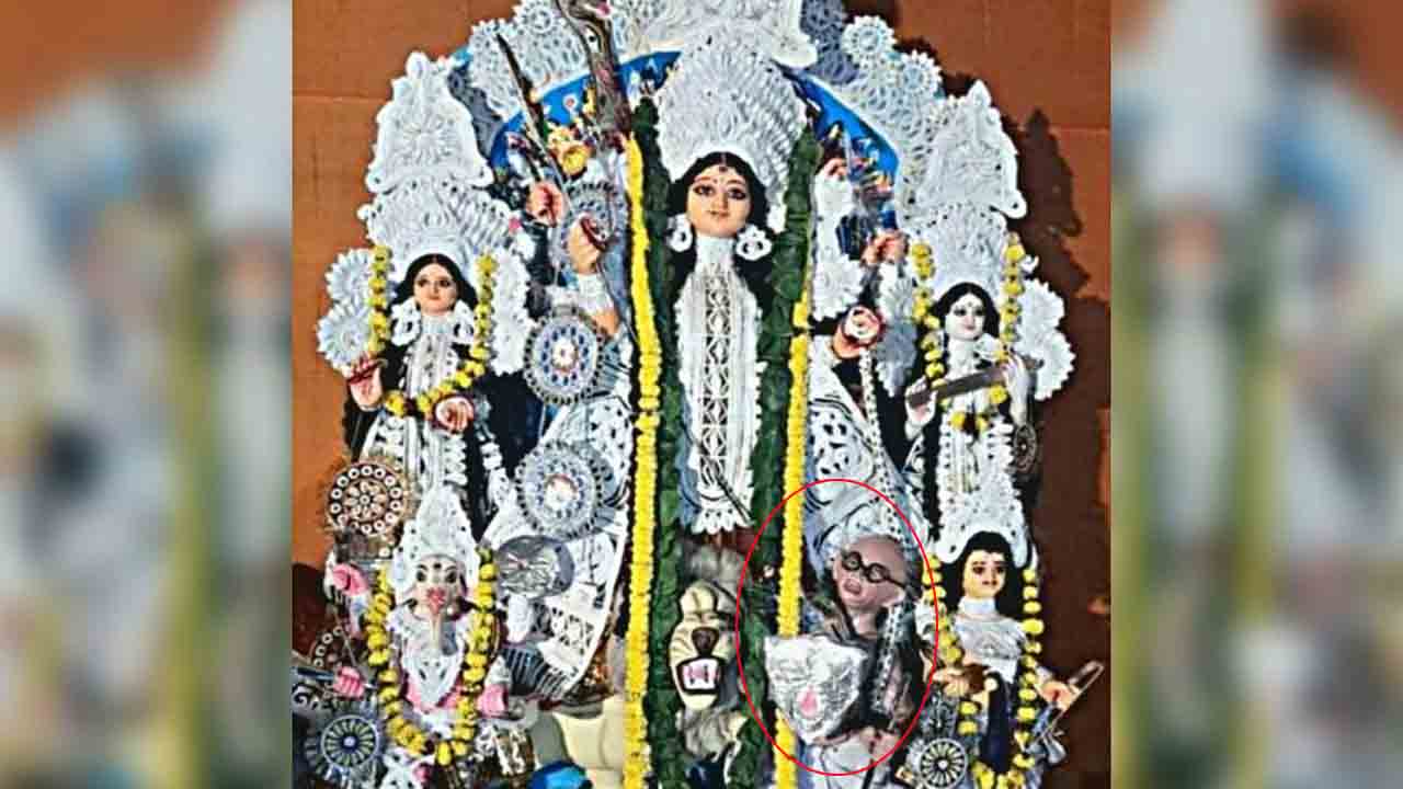 మ‌హిషాసురుడిగా మ‌హాత్ముడు.. మండిప‌డ్డ కేటీఆర్