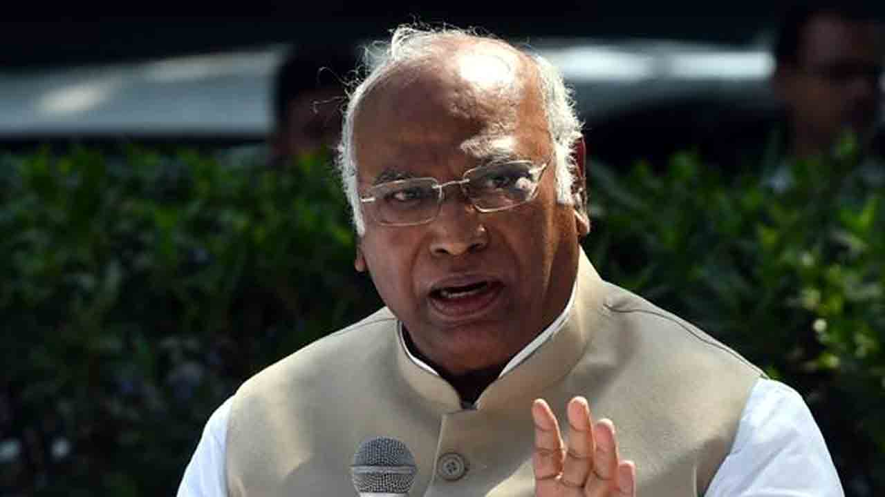 కేబుల్‌ బ్రిడ్జి ఘటనపై విచారణ జరిపించాలి: మల్లికార్జున ఖర్గే