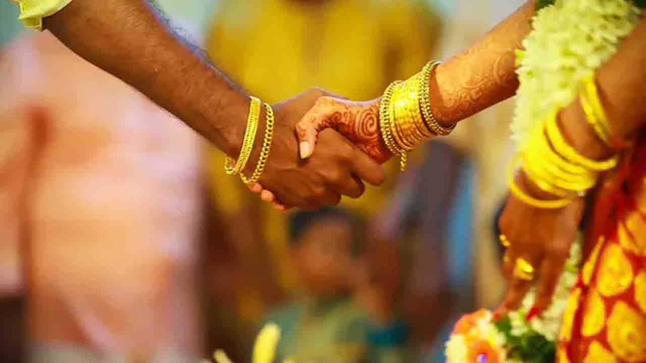 ఆ అమ్మాయిని చేసుకునే వాడికి మినిమం ఇవి ఉండాలట.. పెళ్లి యాడ్‌ వైరల్‌