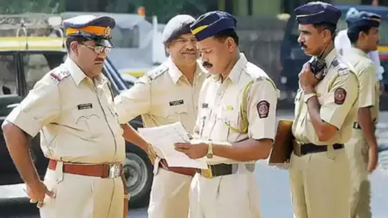 ముంబైలో మూడు చోట్ల బాంబు పేలుళ్ల హెచ్చరిక : బెదిరింపు కాల్‌తో అప్రమత్తం