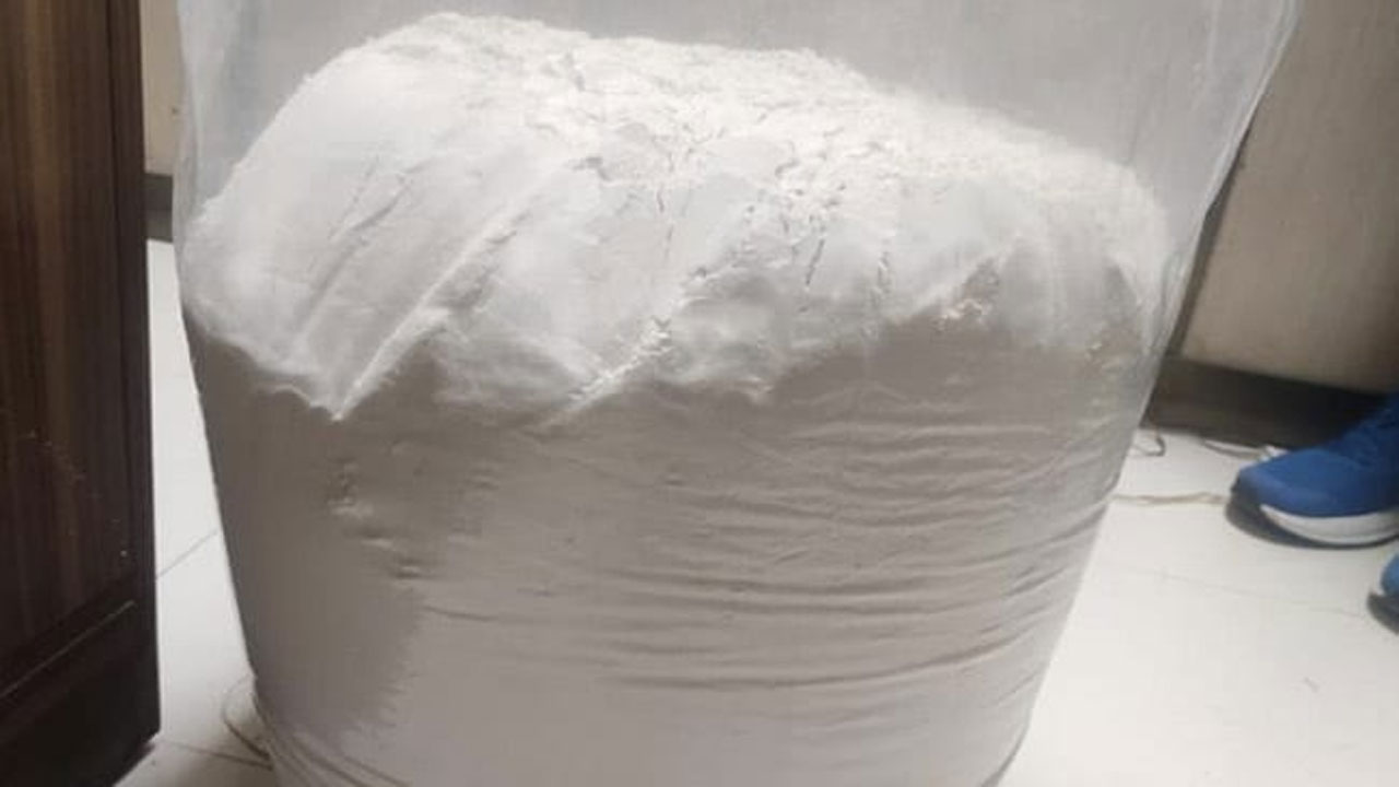 Mephedrone Drug: 120 కోట్ల డ్ర‌గ్స్ సీజ్‌.. మాజీ ఎయిర్ ఇండియా పైలెట్ అరెస్టు