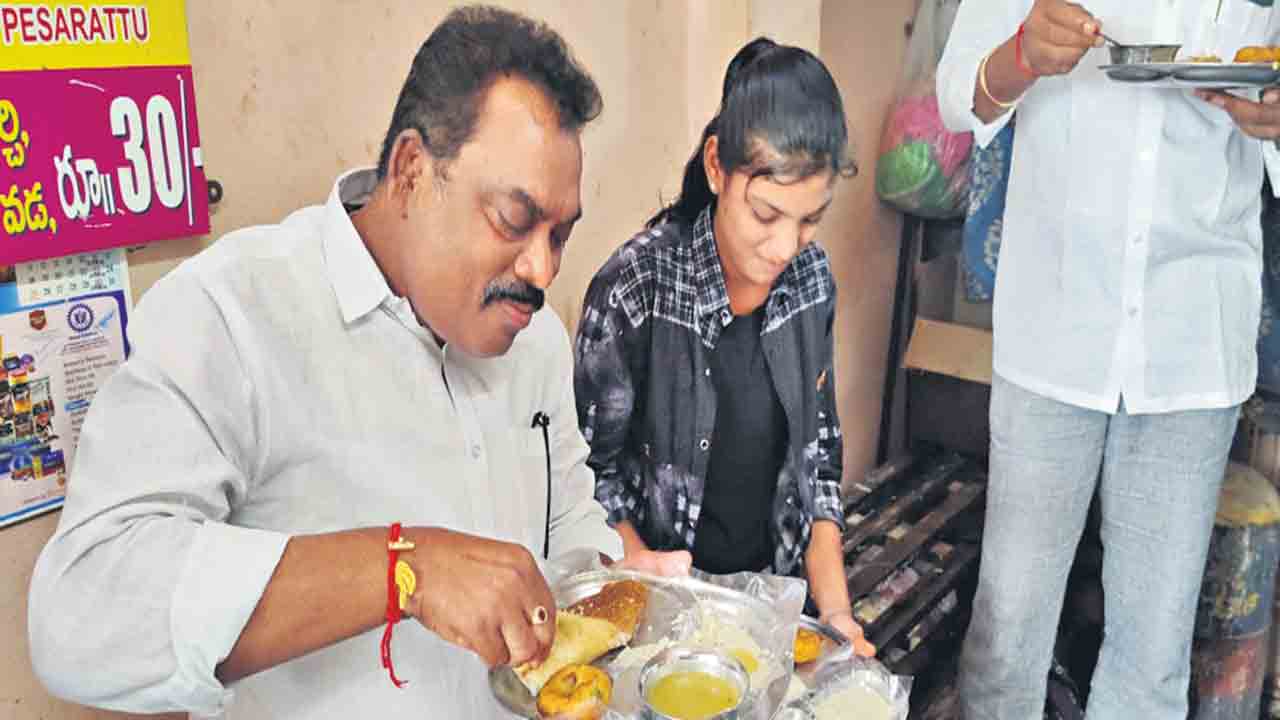 అక్షర ఇంటికి ఎమ్మెల్యే సుంకె