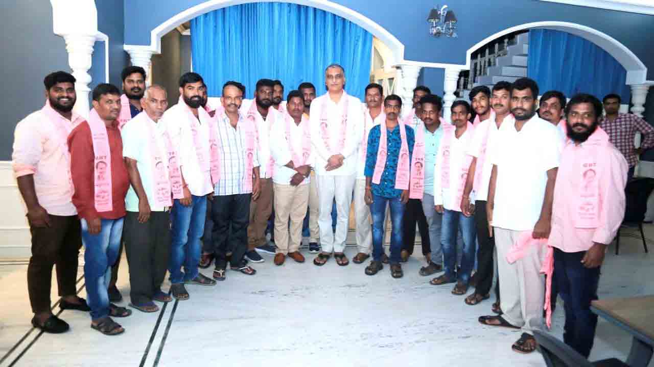 బీజేపీకి లాభం చేకూర్చేందుకే టీడీపీ పోటీ : మంత్రి హ‌రీశ్‌రావు