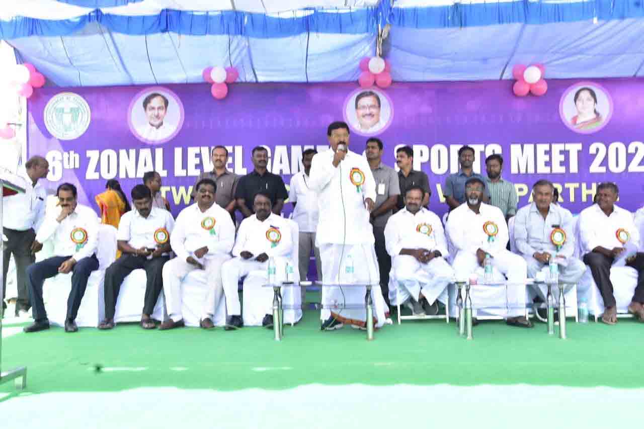 ఆటలను జీవితంలో భాగం చేసుకోవాలి : మంత్రి నిరంజన్ రెడ్డి