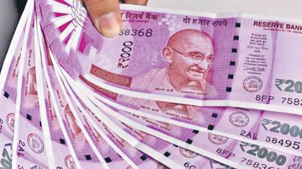 కరెన్సీ నోటుపై ఫొటో రాజకీయం