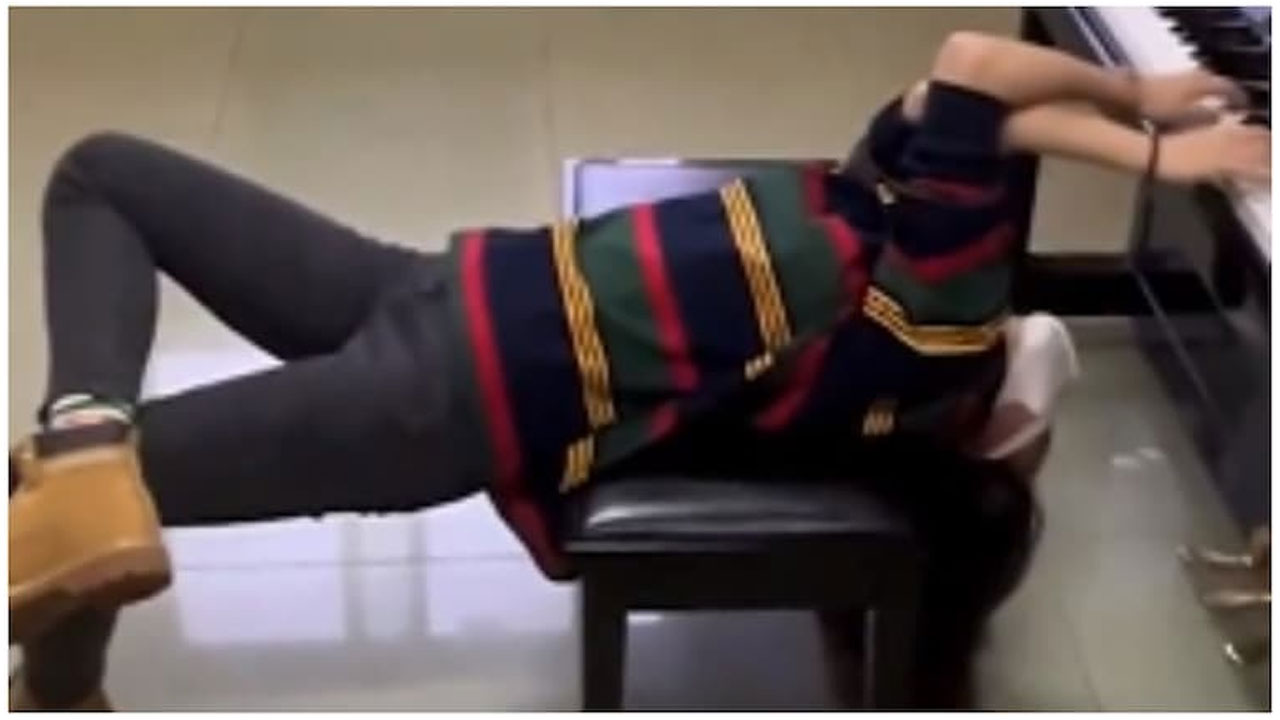వైర‌ల్ వీడియో : వినూత్నంగా పియానో వాయించిన బాలిక‌