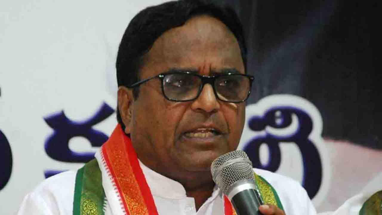 కాంగ్రెస్‌ అధ్యక్ష ఎన్నిక.. గాంధీభవన్‌ వద్ద పొన్నాల వీరంగం