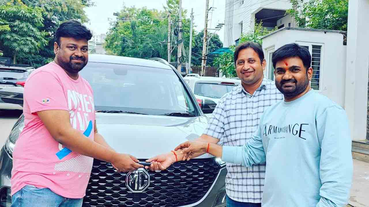 Sai Rajesh | ‘హృదయ కాలేయం’ దర్శకుడికి లగ్జరీ కారు గిఫ్ట్‌గా ఇచ్చిన మారుతి.. ధర ఎంతో తెలుసా?