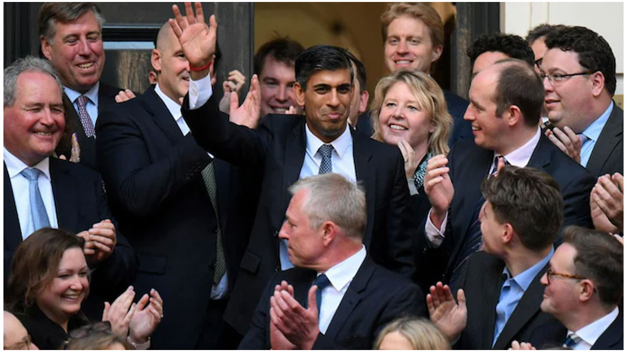 సంక్షోభ సవాళ్లను అధిగమించడానికే తొలి ప్రాధాన్యం : రిషి సునాక్‌