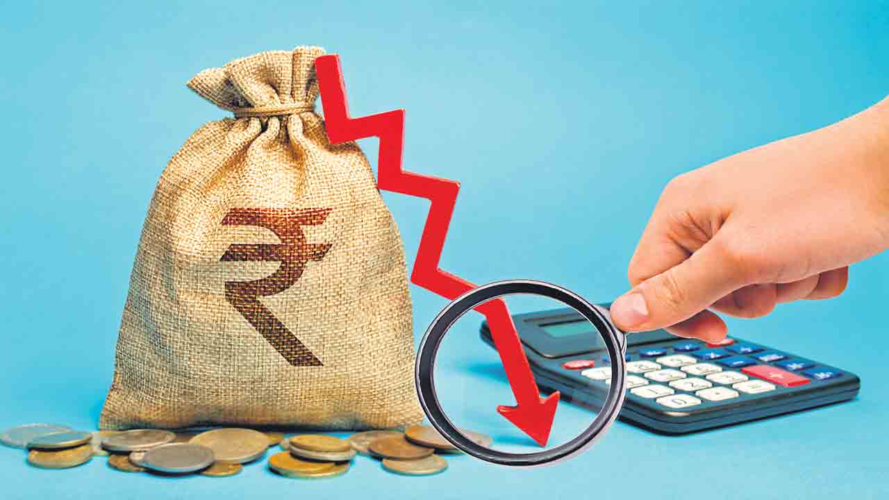 అయ్యయ్యో రుపీ.. ఈ ఏడాది చివరికల్లా 85 స్థాయికి పతనం