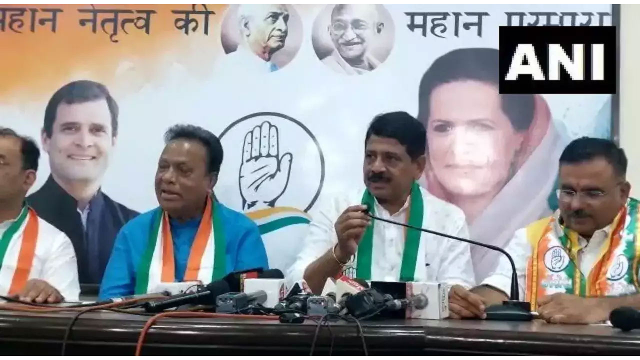 గుజరాత్‌ ఎన్నికలకు ముందు బీజేపీకి షాక్‌ : కాంగ్రెస్‌లో చేరిన వాఘేలా కుమారుడు