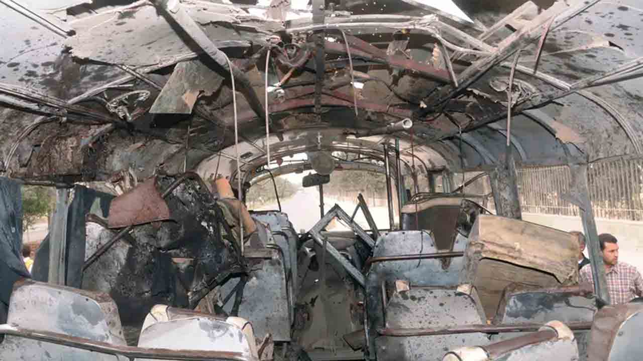 మిలటరీ బస్సులో పేలుడు.. 17 మంది సైనికులు దుర్మరణం