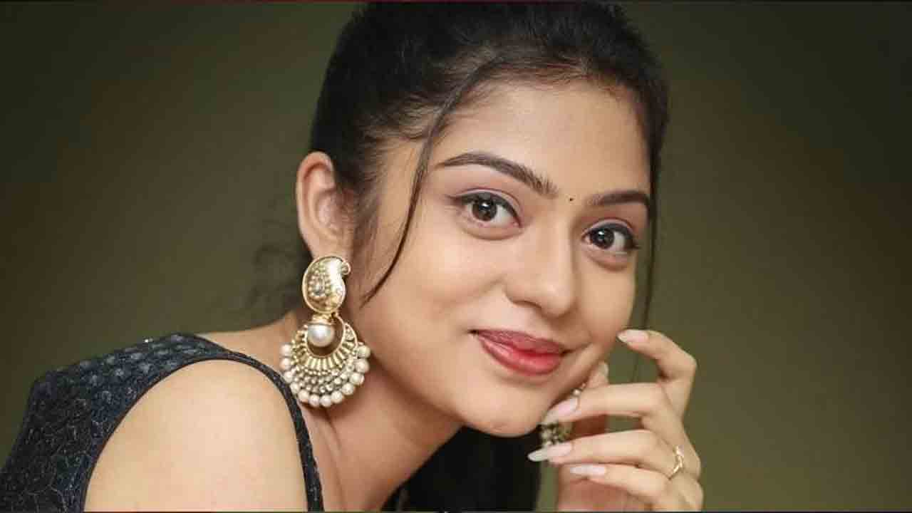 Varsha Bollamma | బడా నిర్మాత కొడుకును పెళ్ళి చేసుకోబోతున్న వర్ష బొల్లమ్మ?