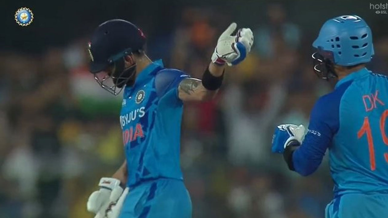 Virat Kohli | కోహ్లీ 49 రన్స్‌తో ఉండగా సింగిల్ తీస్తానన్న డీకే.. కోహ్లీ రియాక్షన్ వైరల్