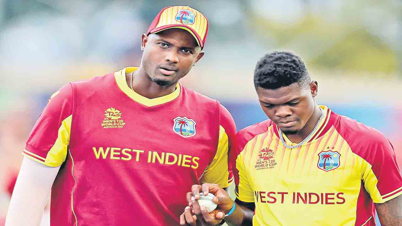 వెస్టిండీస్‌ ఔట్‌