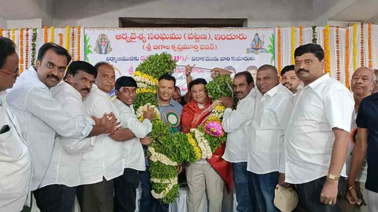 తండ్రి జ్ఞాపకార్థం సేవా కార్యక్రమాలు