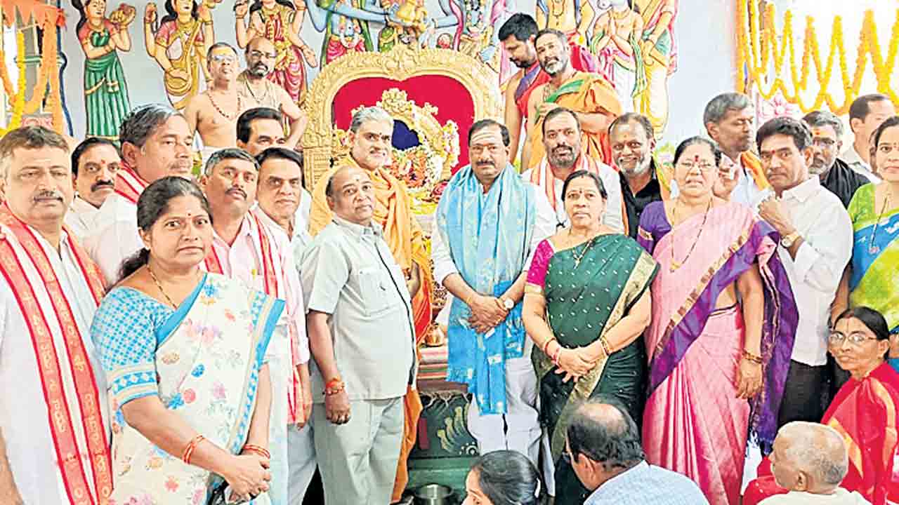 ఆలయాల అభివృద్ధికి సీఎం కేసీఆర్‌ కృషి