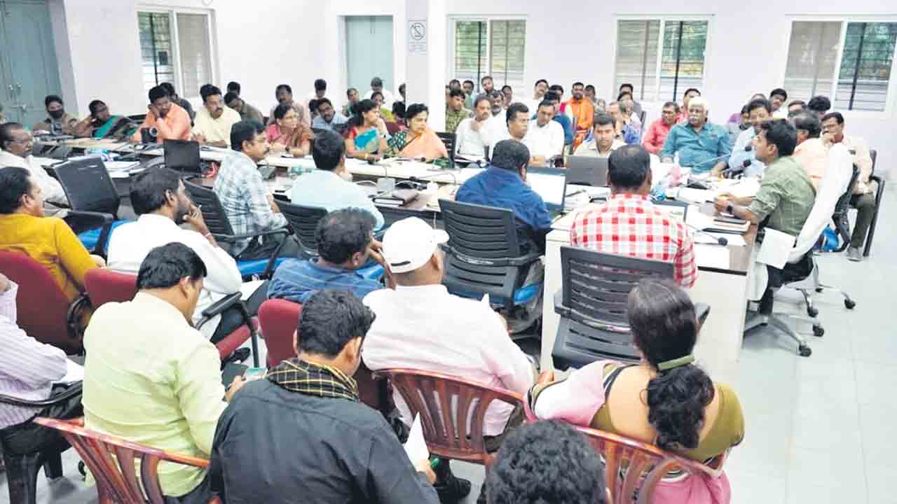 ప్రతి పంచాయతీలో క్రీడాప్రాంగణం ఉండాలి