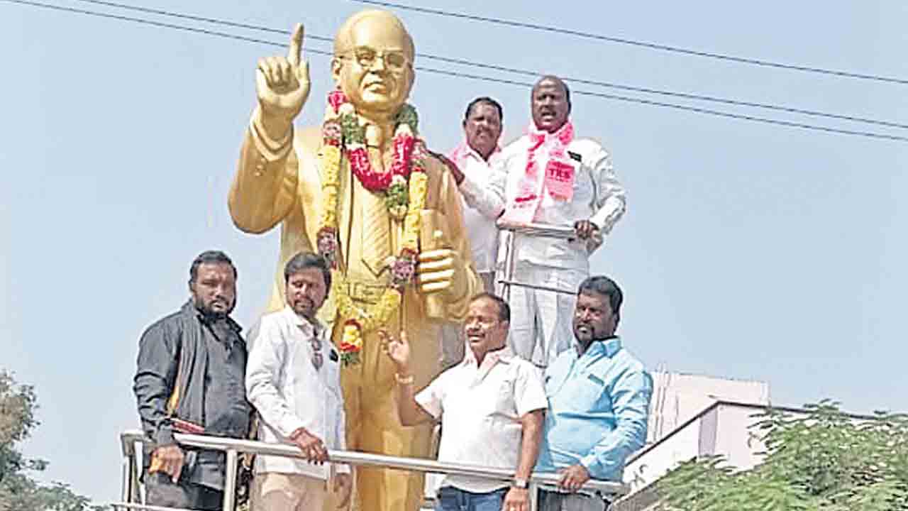 రాజ్యాంగాన్ని ప్రతి ఒక్కరూ గౌరవించాలి..