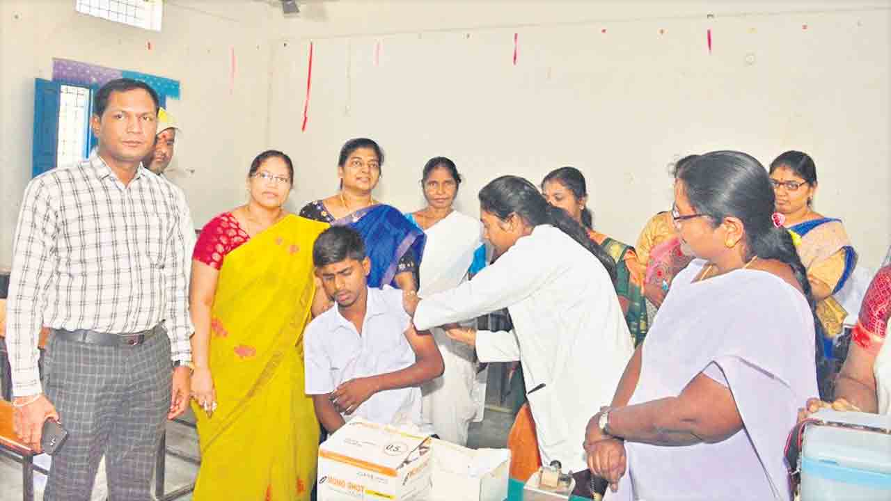 విధిగా టీడీ టీకా వేయించాలి