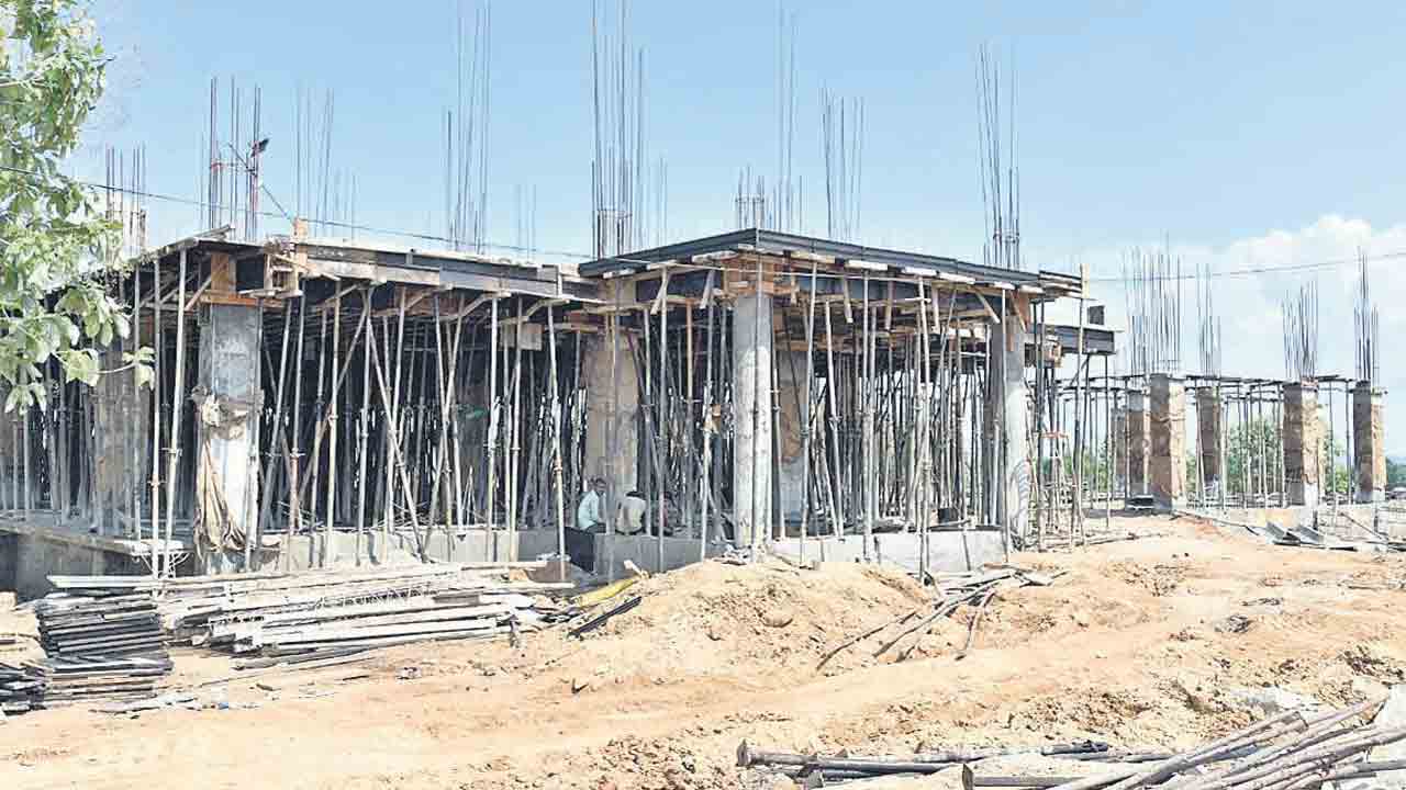 సిరిసిల్ల మెడికల్‌ కాలేజ్‌ శరవేగం