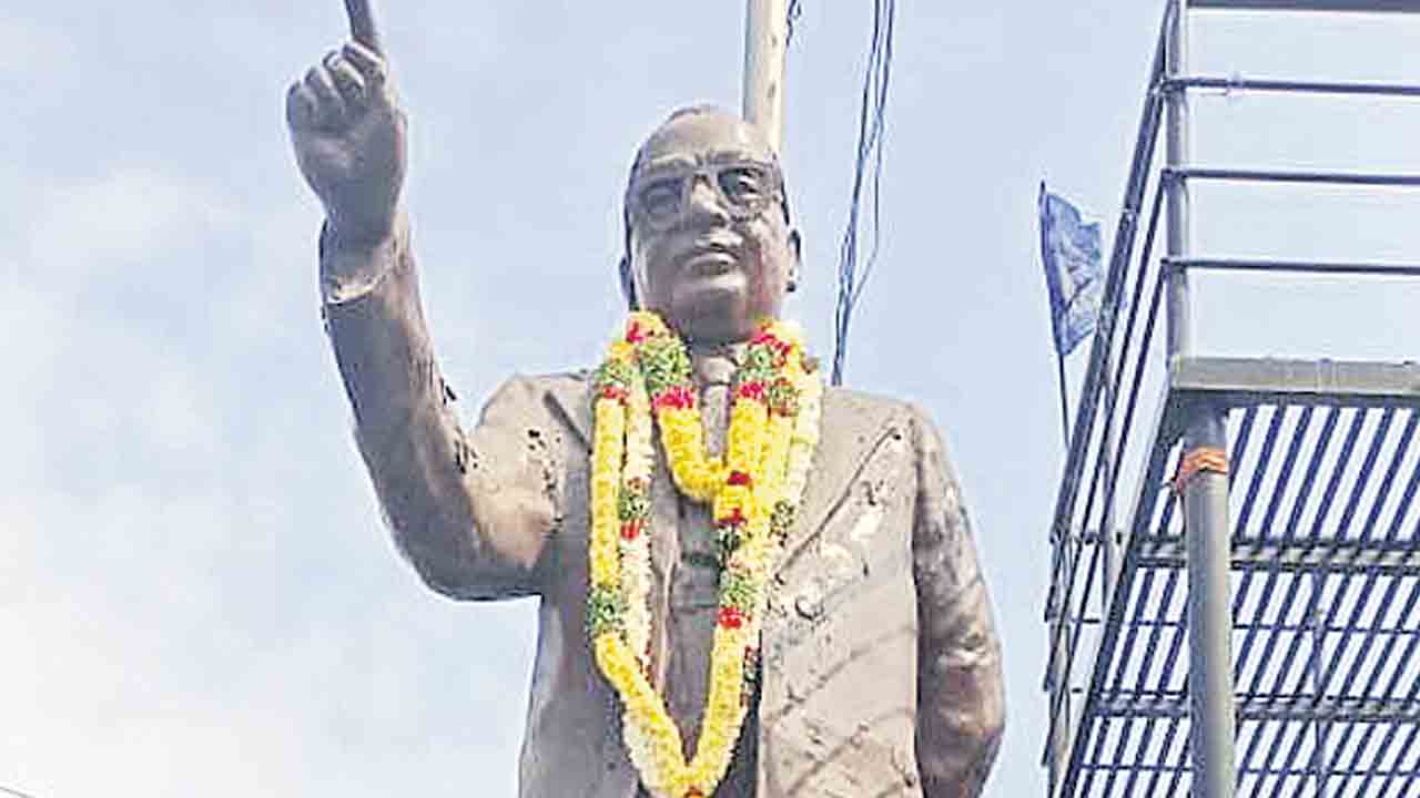 అంబేద్కర్‌ ఆశయ సాధనకు కృషి చేయాలి..
