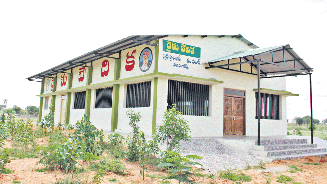 రైతు వేదికలు..చైతన్య దీపికలు