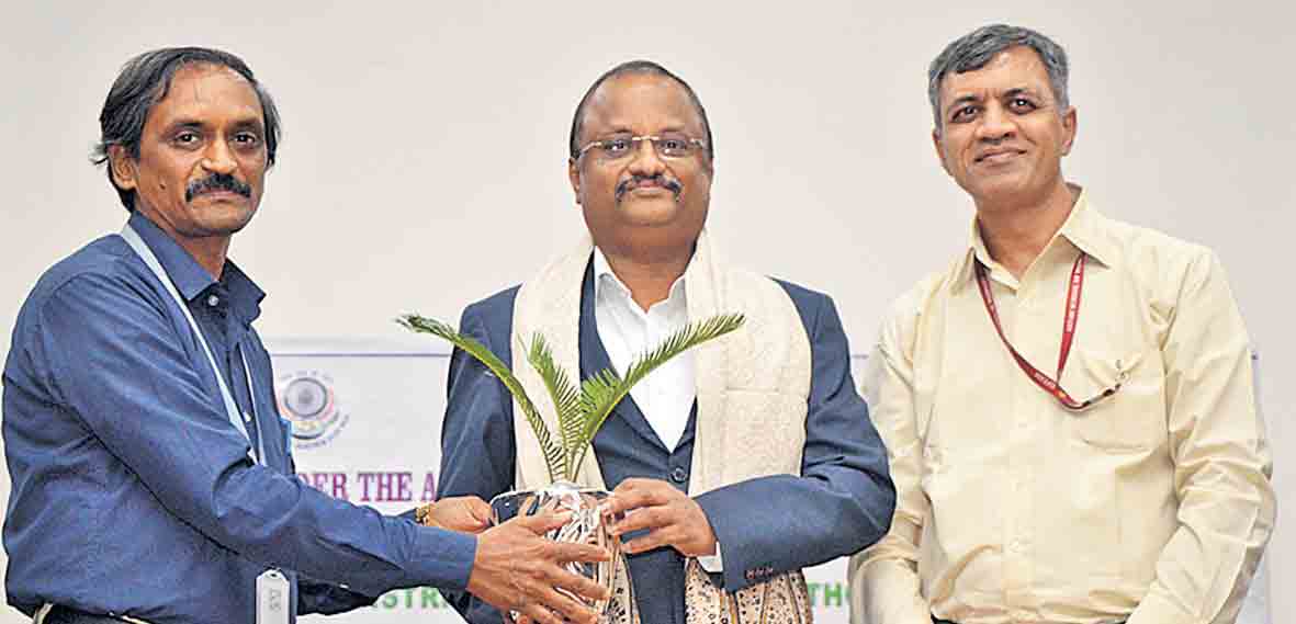 యువత చట్టాలపై అవగాహన కల్పించుకోవాలి