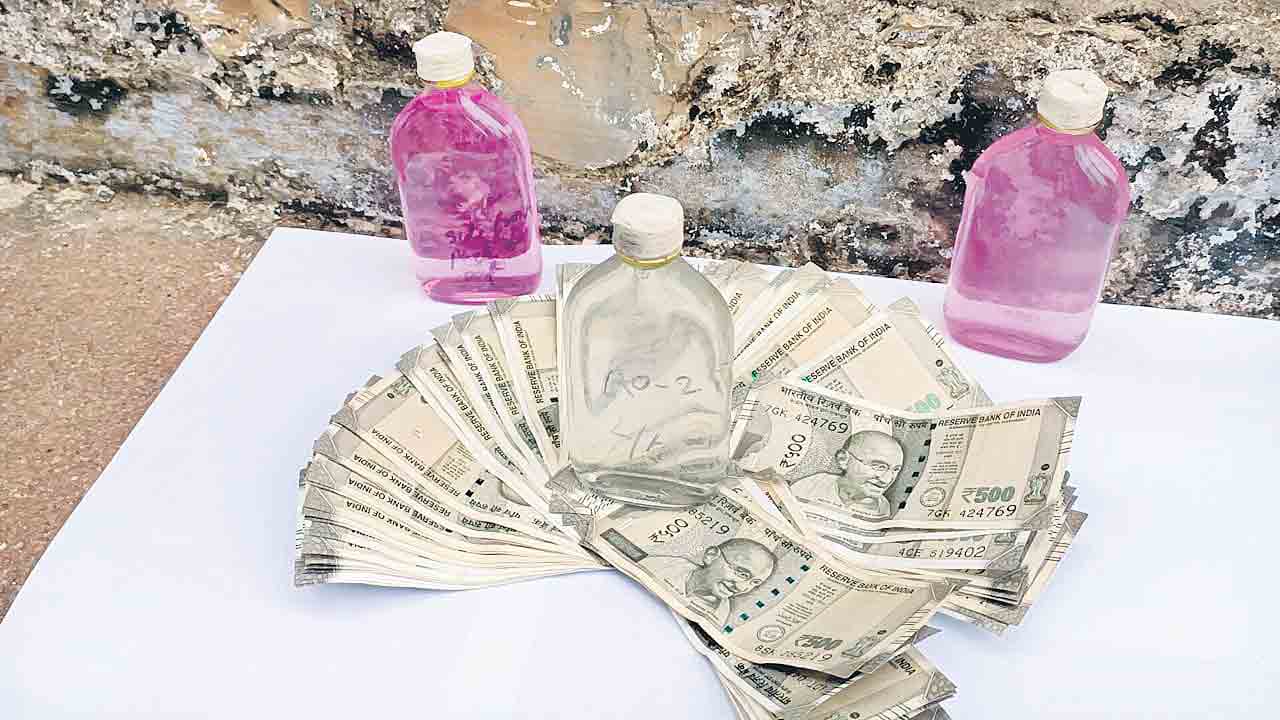 ఏసీబీ వలలో అవినీతి చేపలు