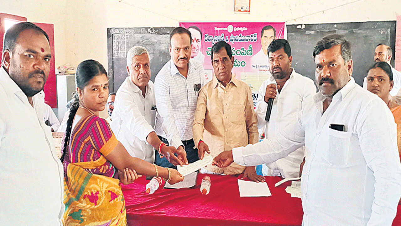 సంక్షేమంలో ఆదర్శంగా తెలంగాణ