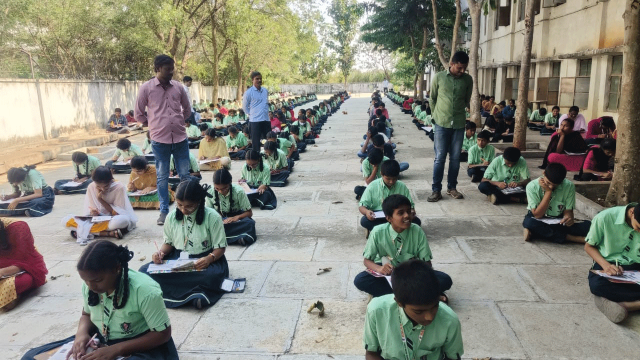 సన్మార్గంలో నడిచేందుకు పోటీలు దోహదం