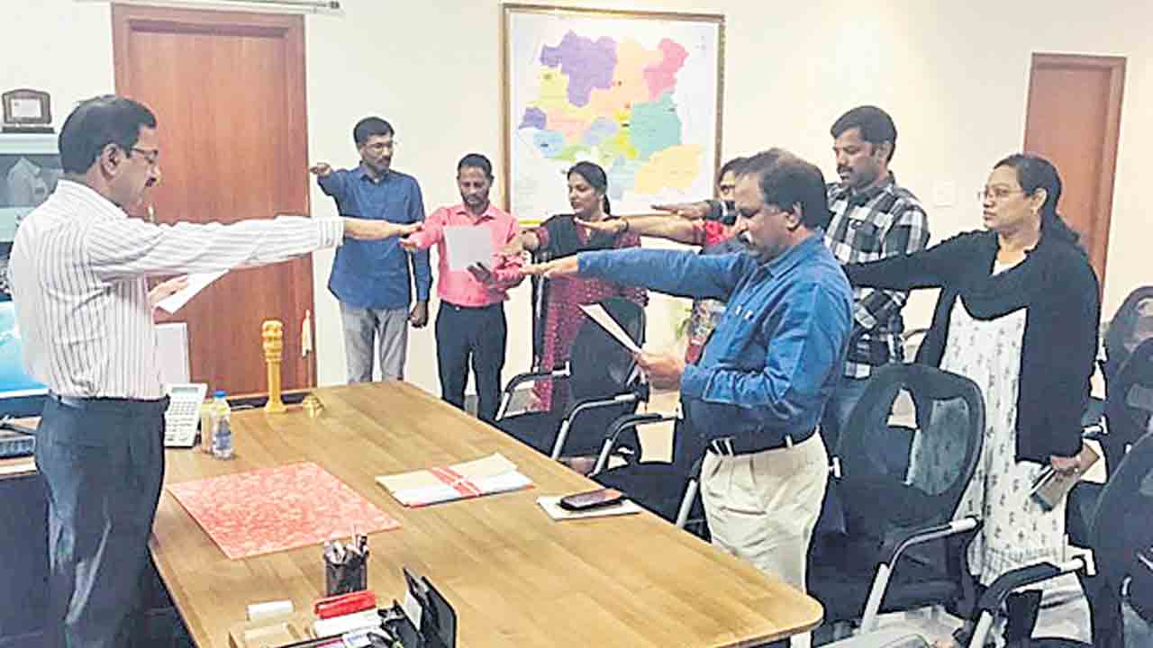 రాజ్యాంగాన్ని ప్రతి ఒక్కరూ గౌరవించాలి