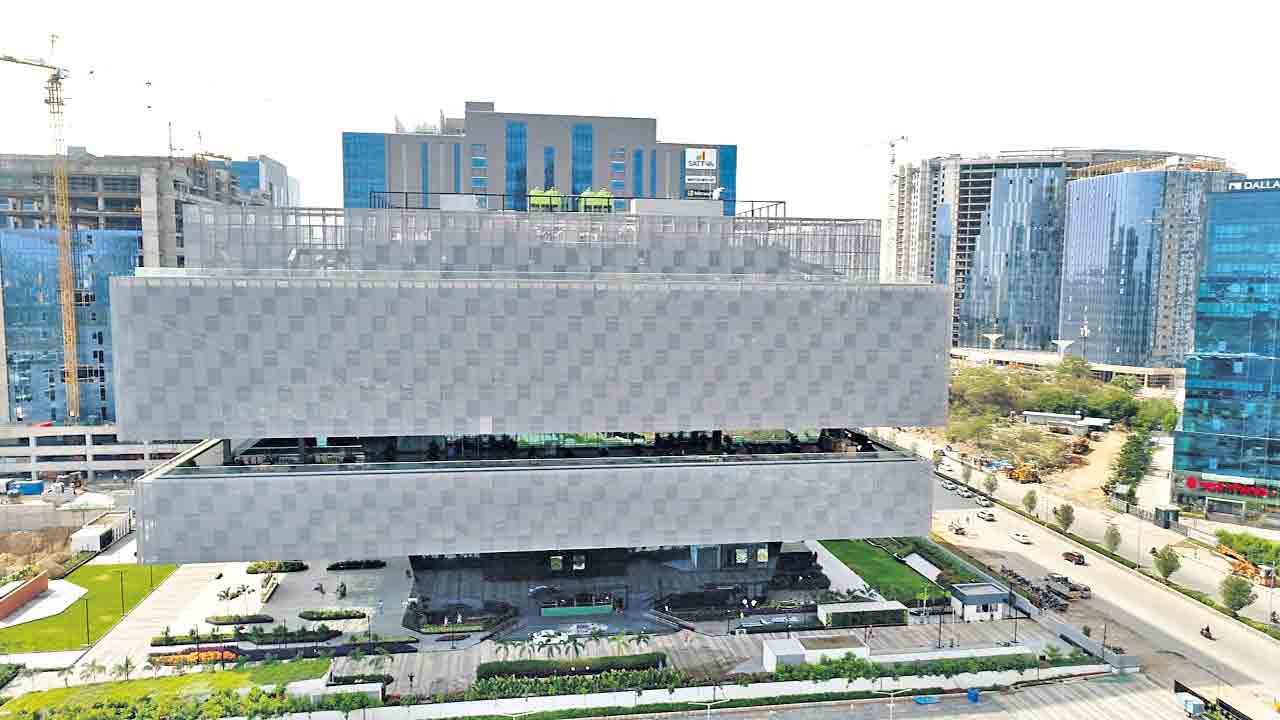 టీ హబ్‌లో పెట్టుబడులపై చర్చ