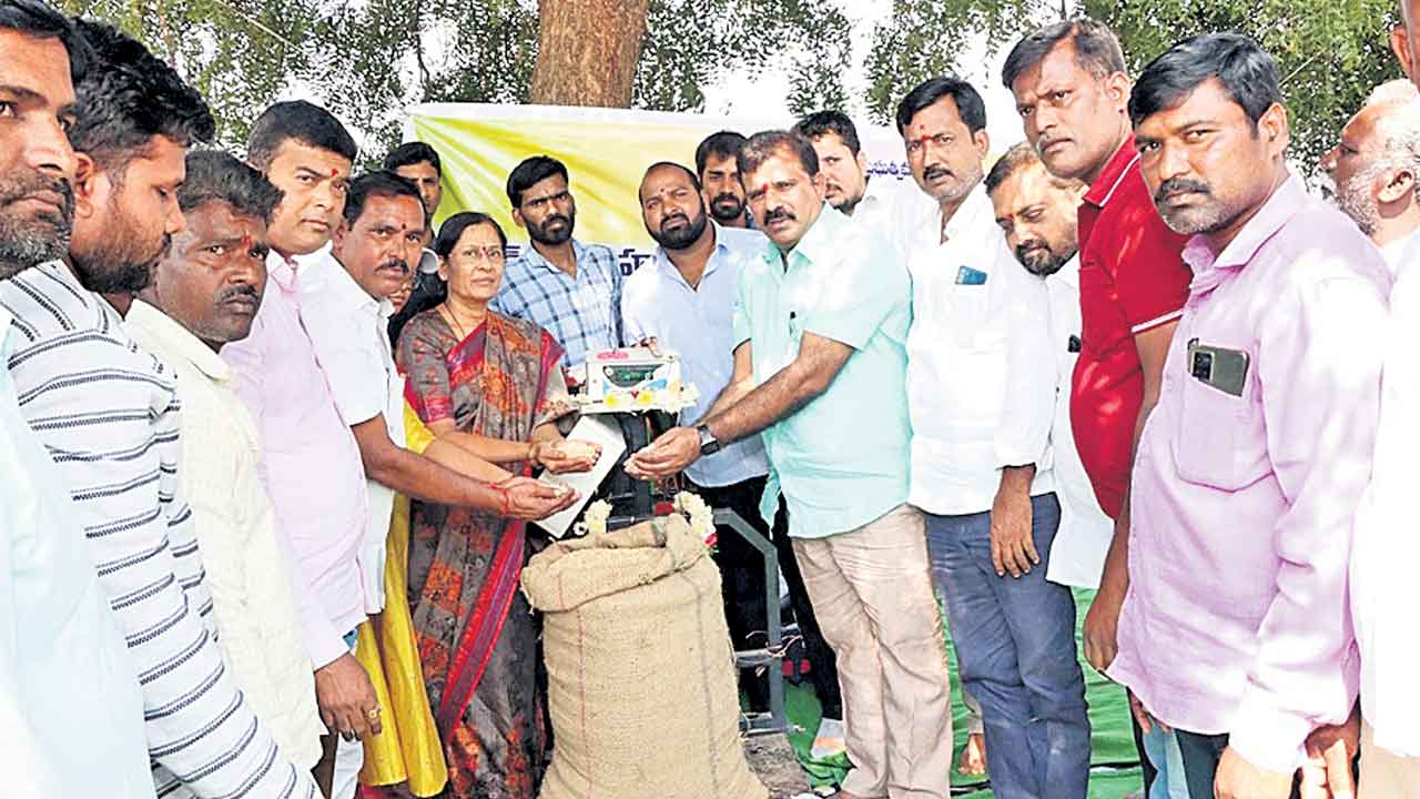 దళారులను నమ్మి మోసపోవద్దు