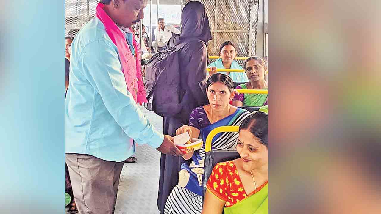 మునుగోడు విజయం.. మిన్నంటిన సంబురాలు