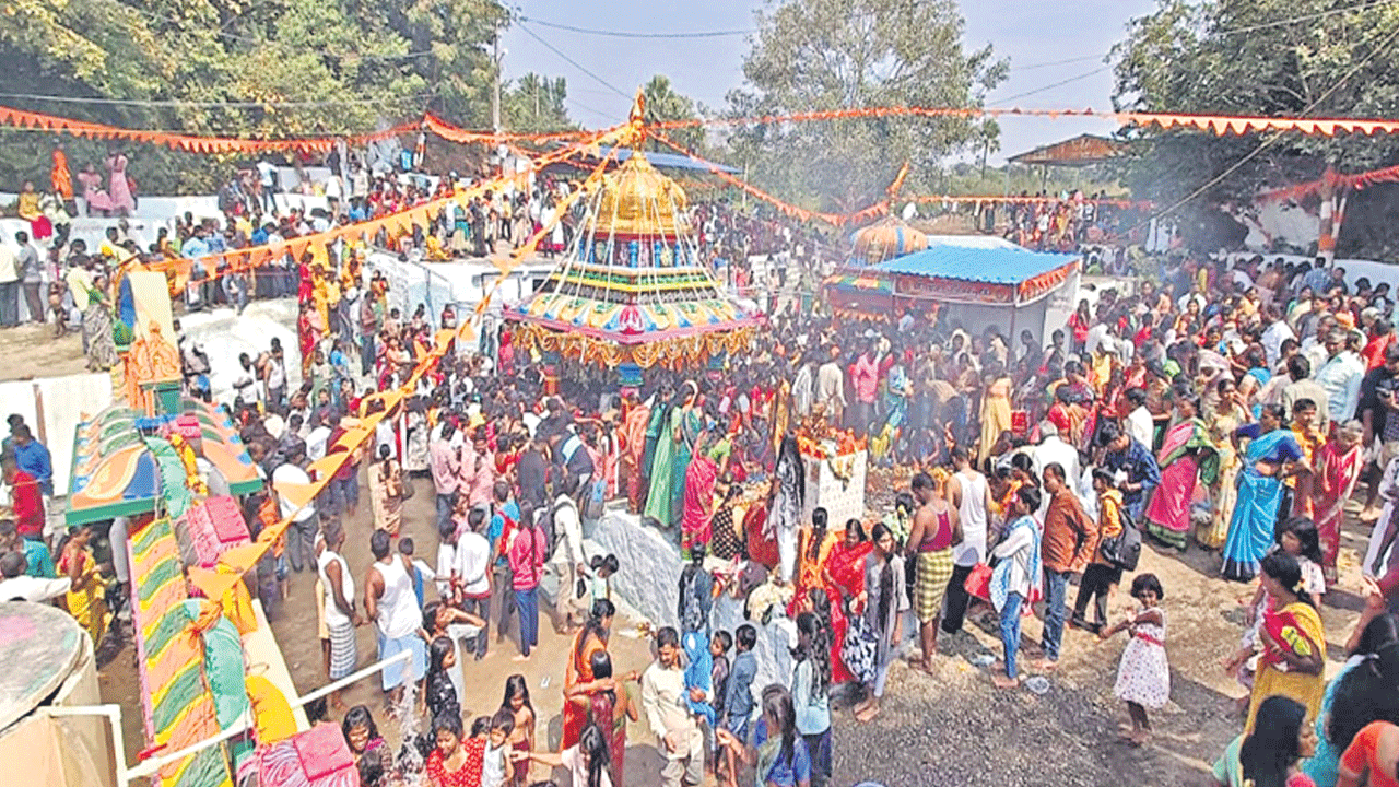 భక్త జనసంద్రం