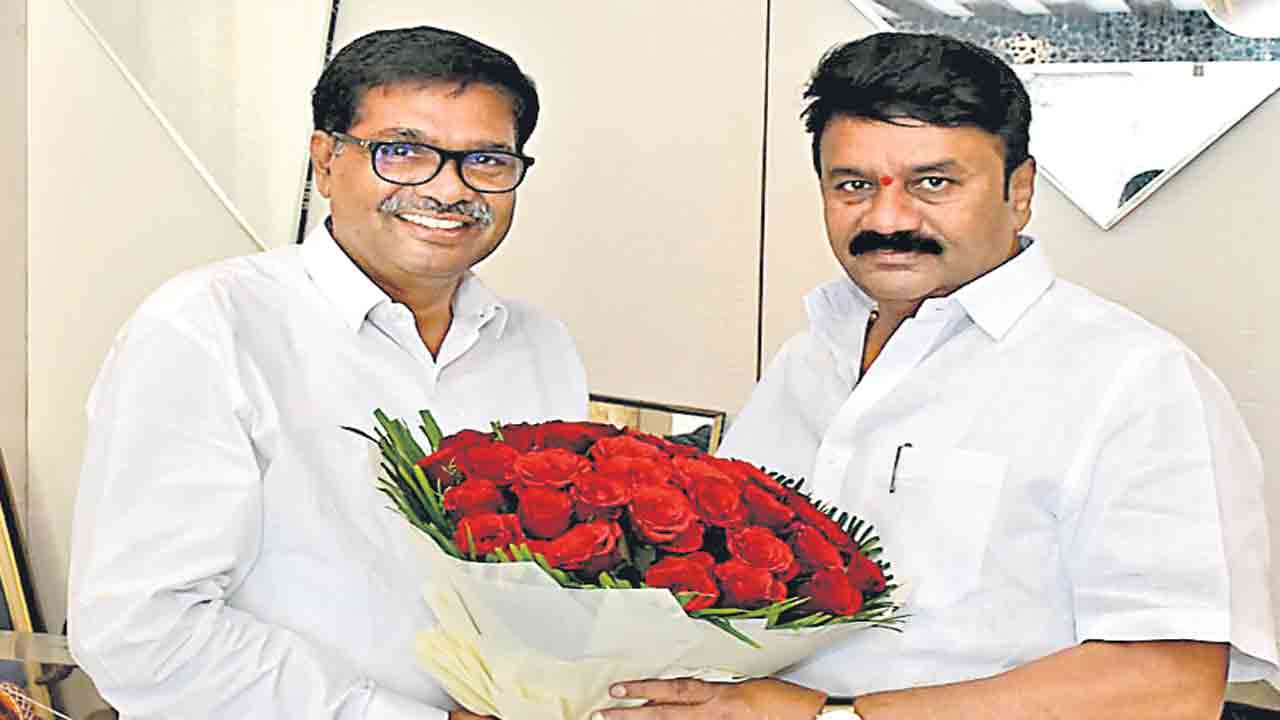 మంత్రి తలసానితో విజయ డెయిరీ చైర్మన్ భేటీ