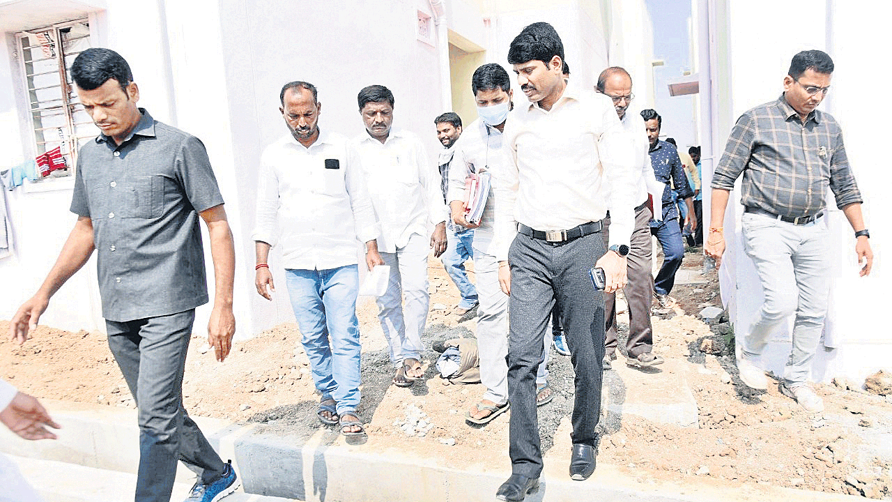 ‘డబుల్‌ ఇండ్ల’ను త్వరగా పూర్తి చేయాలి